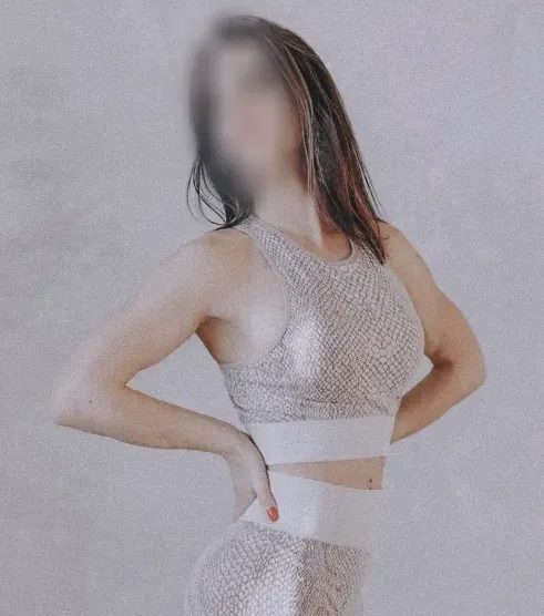 Amira, 36