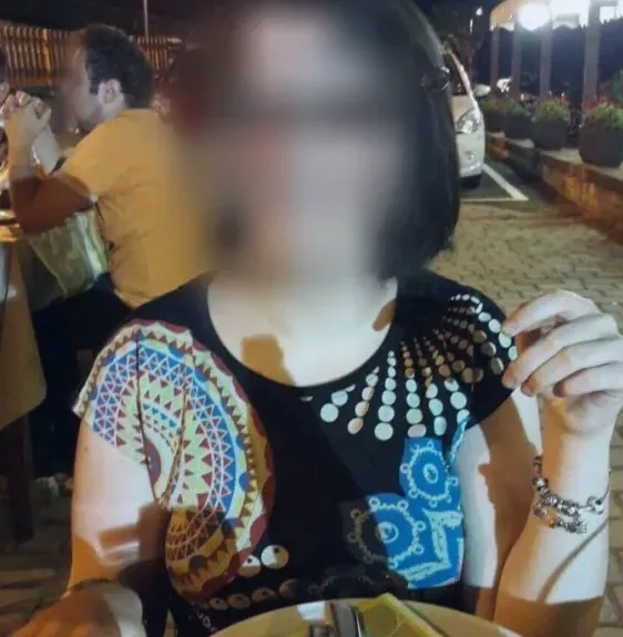Büsra, 32