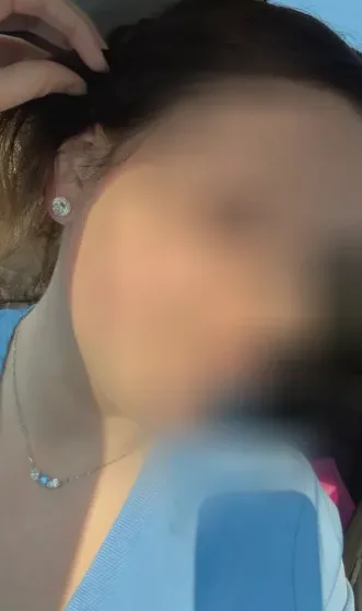 Daniela, 29