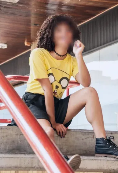 Lea, 28