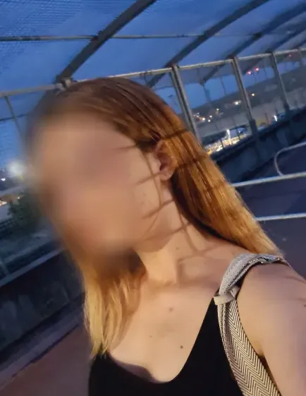 Manuela, 23