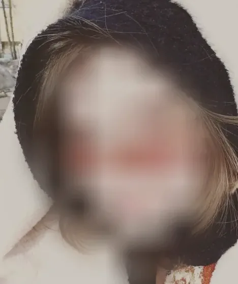 Nadine, 19