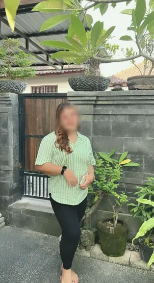 Sophie, 39